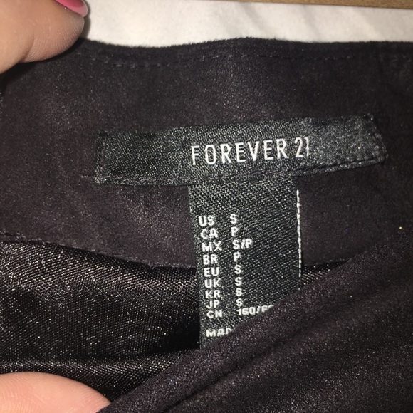 Black mini skirt - Picture 4 of 4